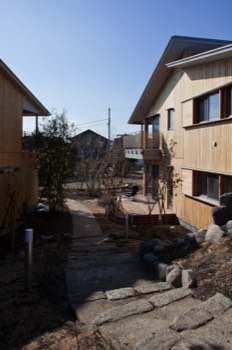  Stair from the level of the Moriyama shrine towards the internal pedestrian path 